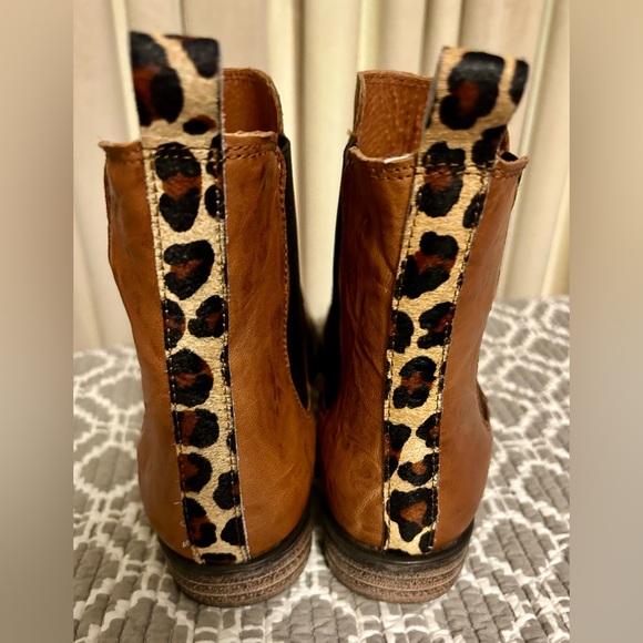 L’idea by Lori Jessy Chelsea Boots - Picture 3 of 15